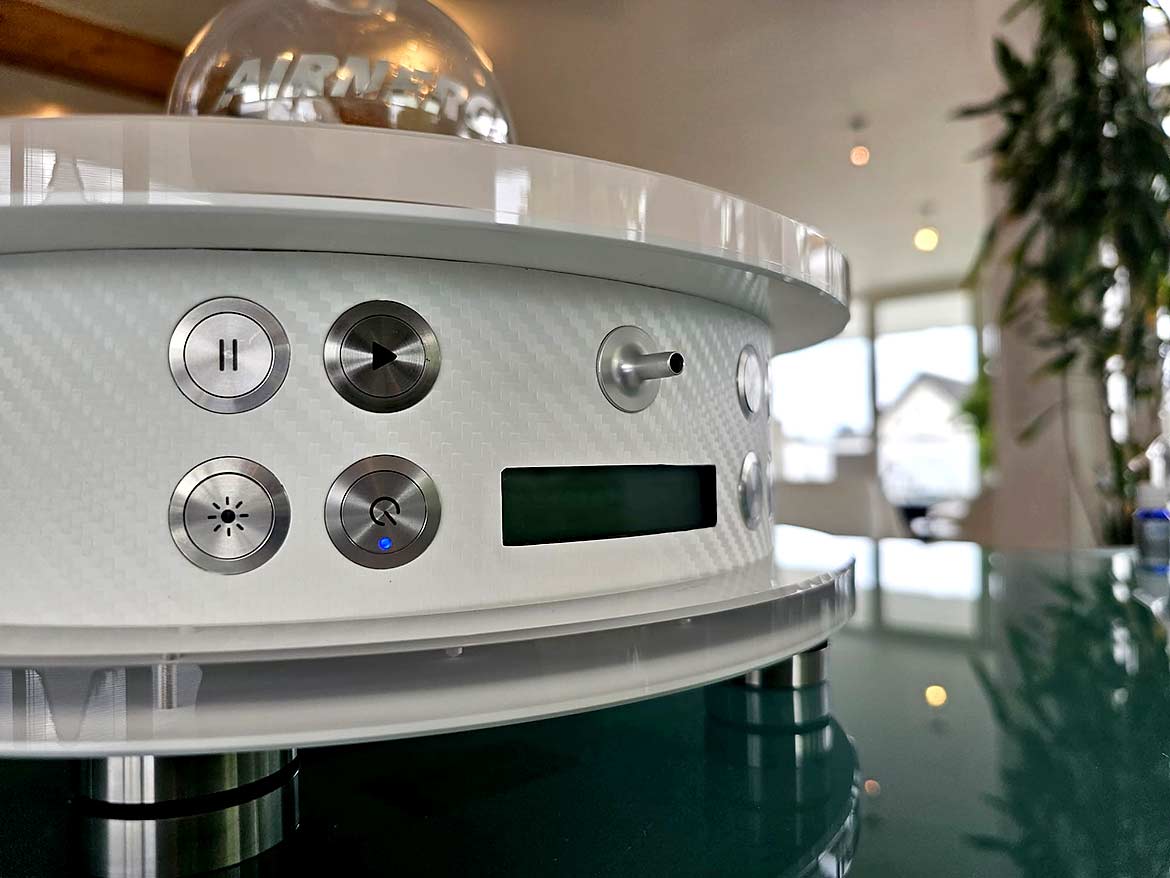 Detail Front mit Tastschaltern, Display und Schlauchanschluss